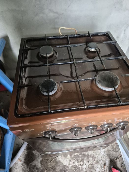 Продаю газову плитку з витяжкою