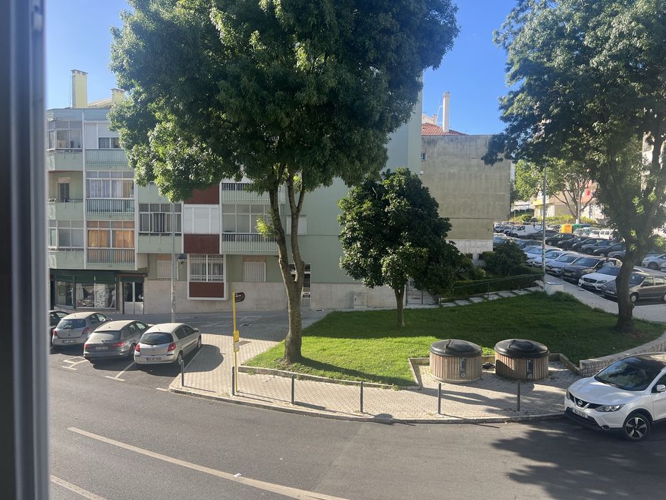 Alugo a Estudantes, 2 quartos em T2 na Damaia de Baixo (Junto às Portas de Benfica) – Tudo Incluído!