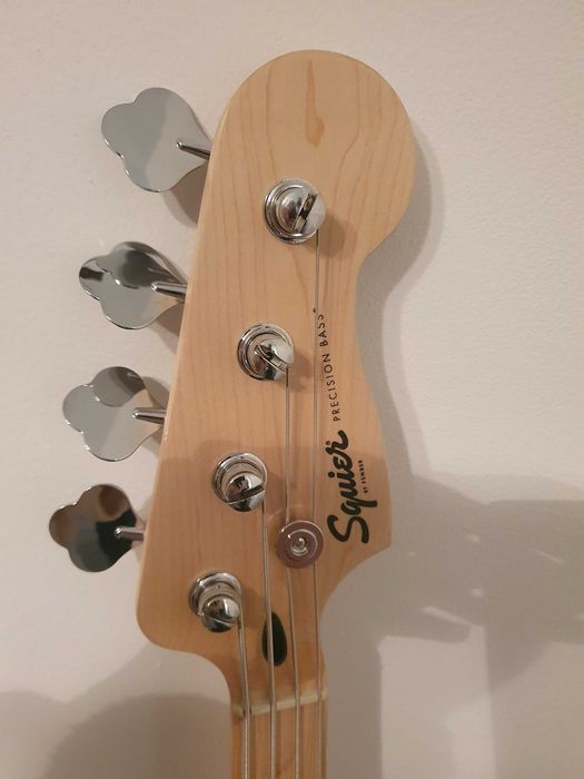 Gitara basowa Squaier