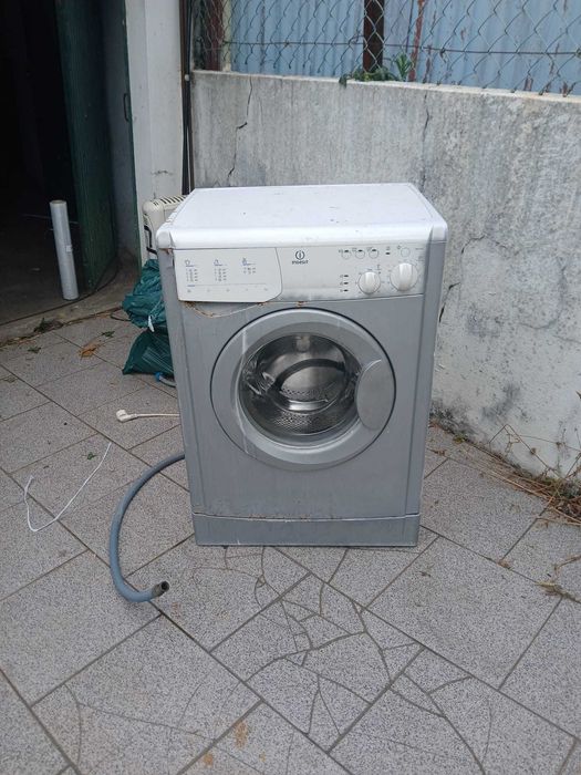 Máquina Lavar Roupa - Indesit