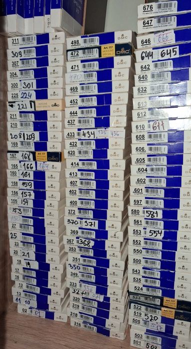 Муліне DMC ,   є багато кольорів