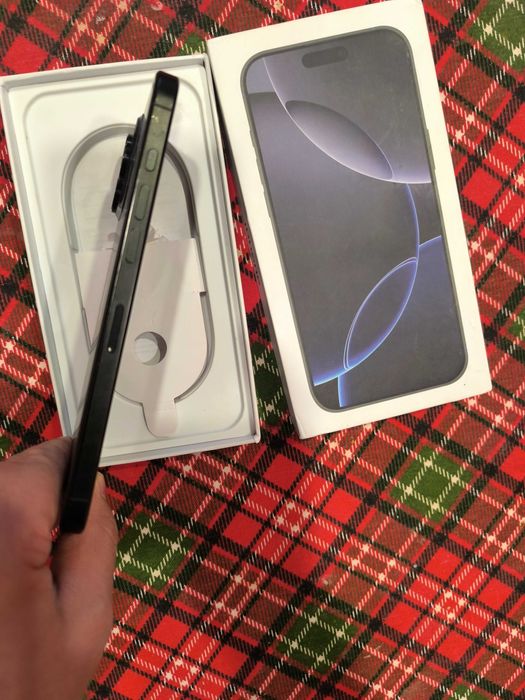 Мобильний телефон Iphone 16 pro max.Е НЮАНС.Зарядка 1v1.Читайте опис.