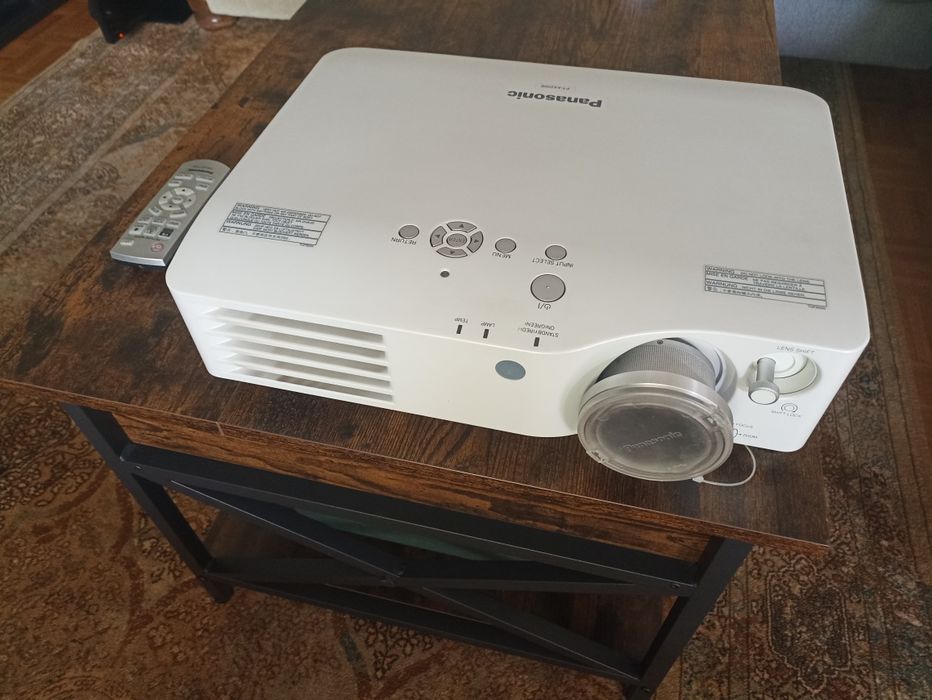 Panasonic pt-ax200e