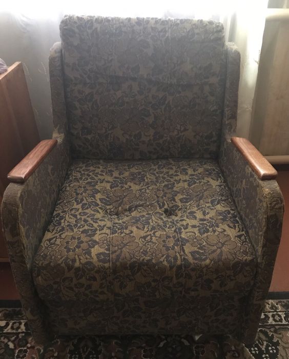 Продаю нераскладное кресло