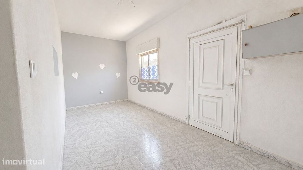 Moradia T1 com pátio para remodelação