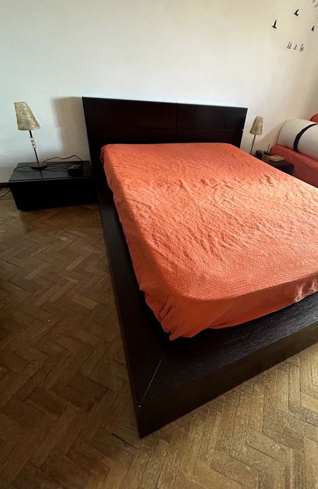 Cama Casal, colchão e duas mesas cabeceira