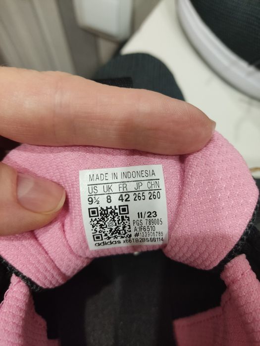 Кроссовки фирмы ADIDAS оригинальные новые 41 размера