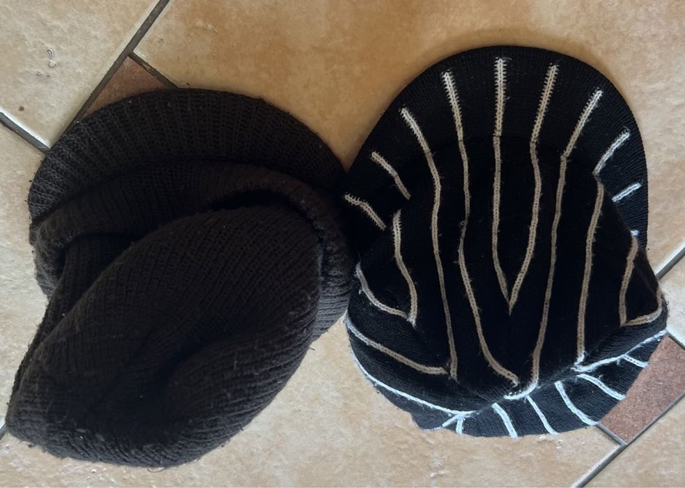 2 czapki zimowe z daszkiem rozmiar uniwersalny