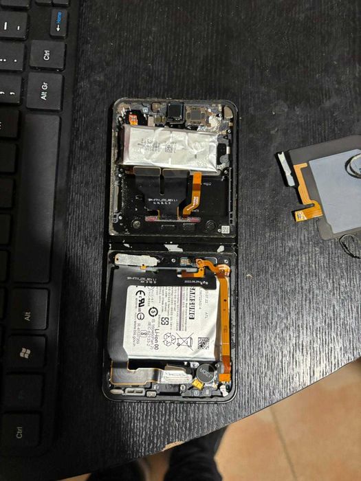 Samsung Galaxy Z Flip 3 – For Parts / Not Functional64740614019842123