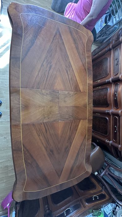 Sala de jantar em cerejeira e raiz de nogueira