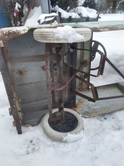 Автомобіль дитячий радянських часів.