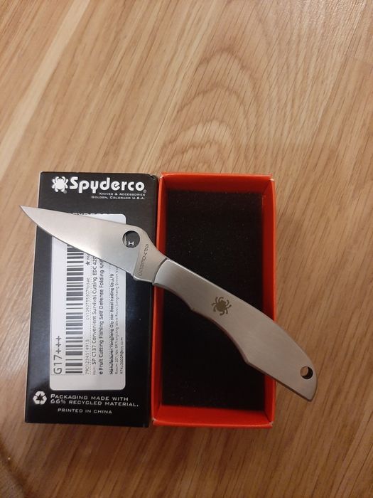 Компактний ніж-брелок Spyderco