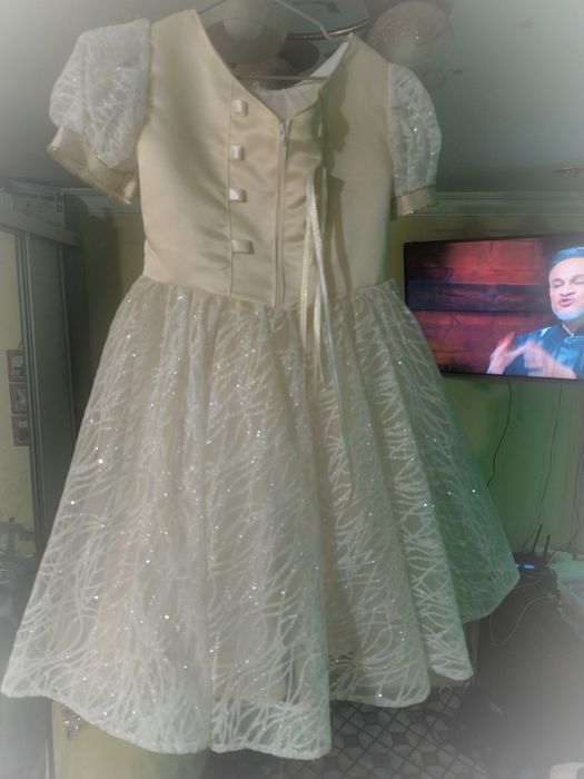 Продам сукню для дівчинки