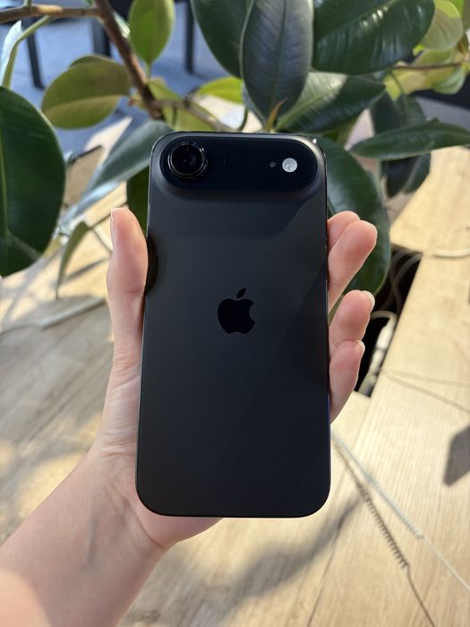 USED iPhone 17 Air 256GB Space Black