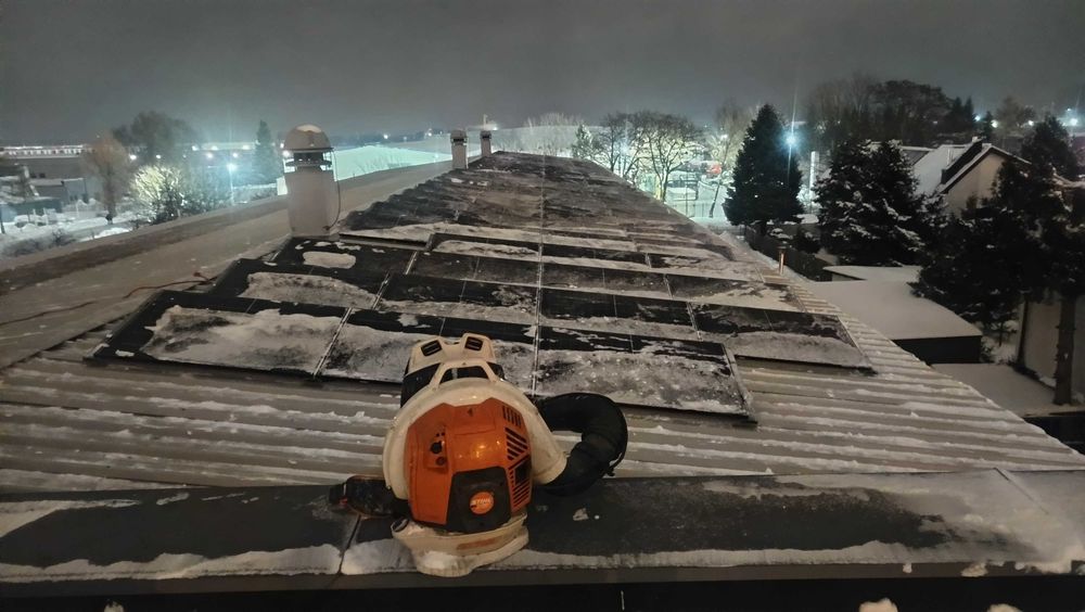 Odśnieżanie dachów, odśnieżanie paneli fotowoltaicznych.