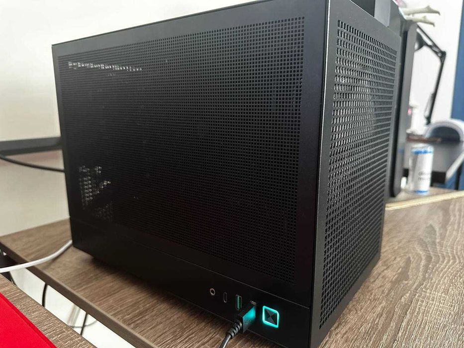 Продам компактный мощный игровой ПК (7800X3D + RTX 5070 SFF)