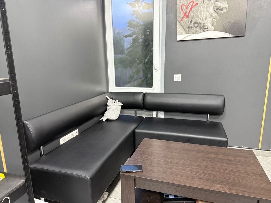 Продам столик журнальний і диван