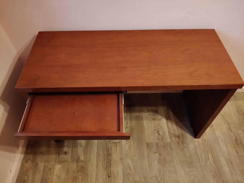 Biurko w kolorze orzech