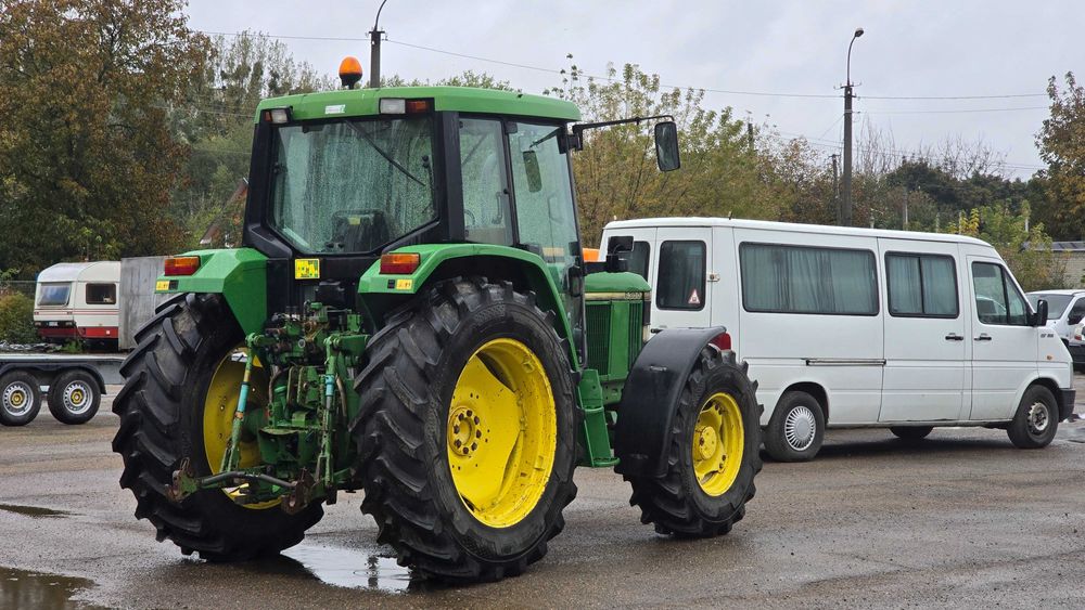 Свіжопривезений трактор Джон дір