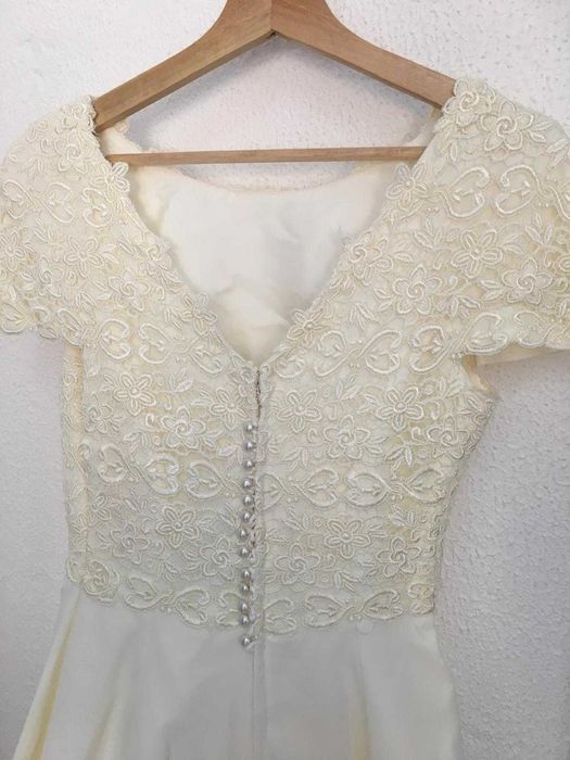 Vestido de noiva botões costas