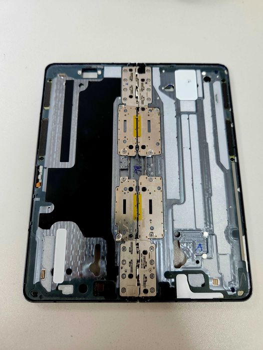 Ремонт дисплеїв механізмів Samsung Fold 2-7, Flip 2-7