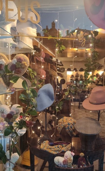 Atenção grande stock de chapéus