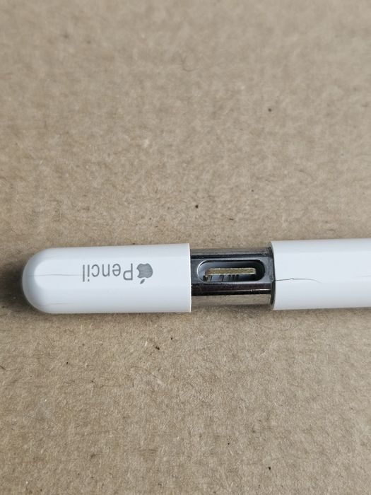 Rysik Apple pencil usb-c z małym pęknięciem