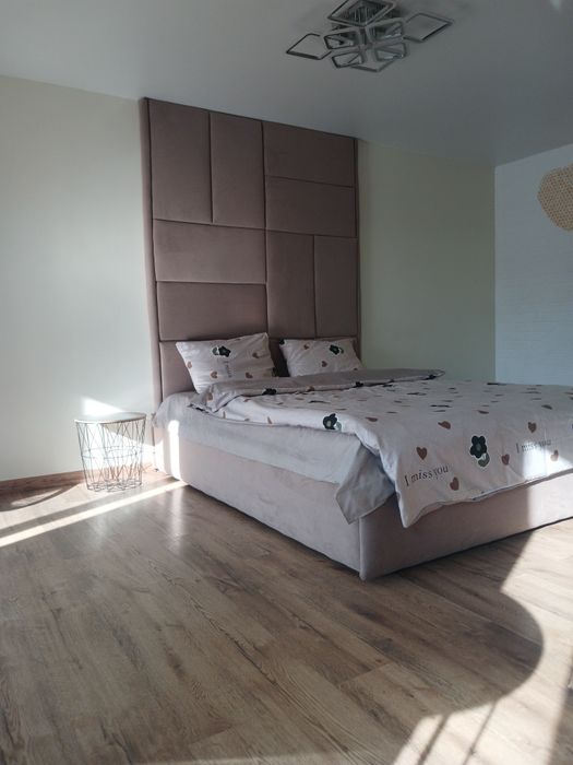 Посуточно квартирая студия светлая центр!