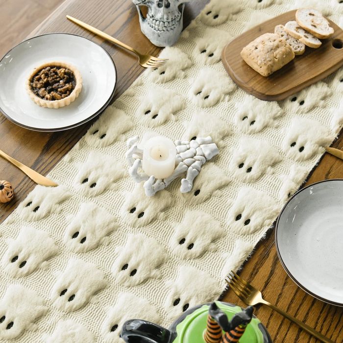 Bieżnik na stół welurowy Halloween duchy beżowy 33x230 cm