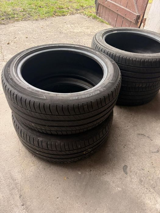 Komplet opon letnich Michelin 224/45 R17 (1 uszkodzona)