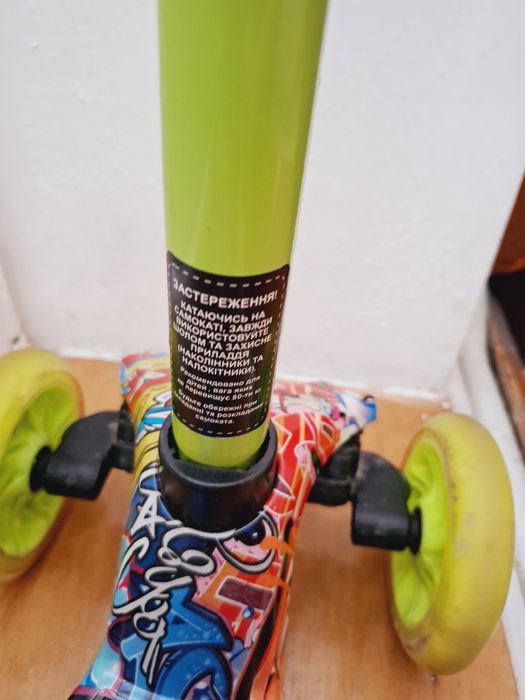 Продам самокат трьох колісний дитячий