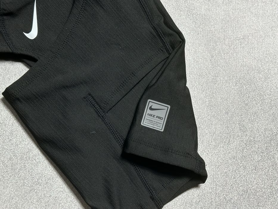 Балакалава Nike Pro Hyperwarm Therma-FIT Hood