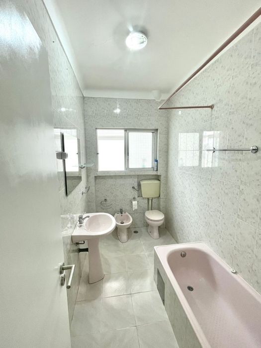 Apartamento T3 com muita luz mobilado 1.400€ em Almada  Cova da Piedade