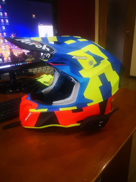 Capacete Airoh + óculos