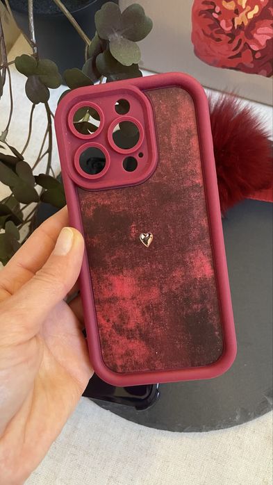 За все 150грн. Чохли на айфон 15pro та ремінець з помпоном натуральним