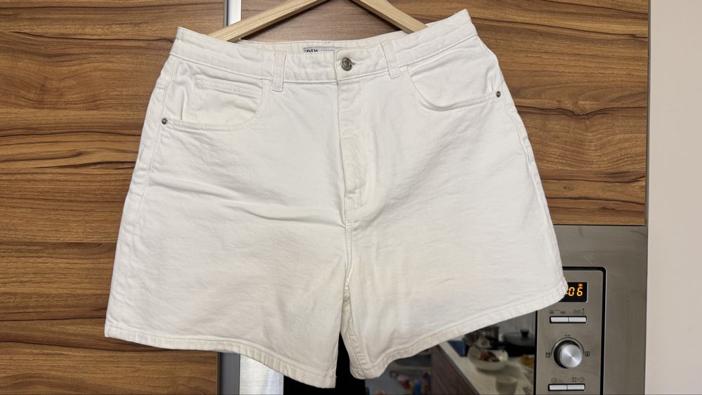 Джинсові шорти Zara в 44 розмірі