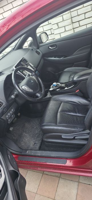 Оренда nissan leaf