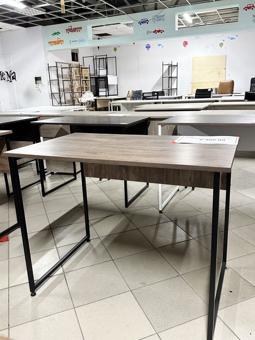 Столи, стелажі, тумби, крісла, шафи в кількості в наявності нові