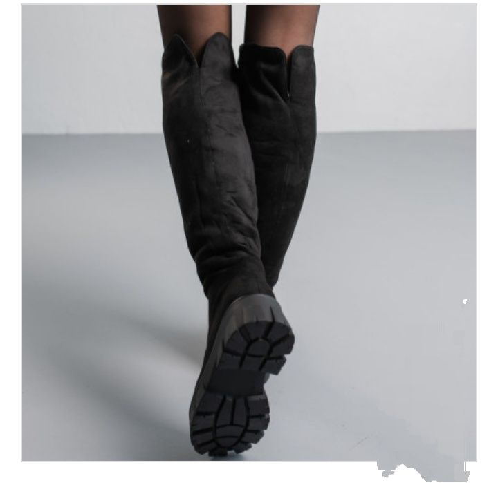 Ботфорди.Високі чоботи