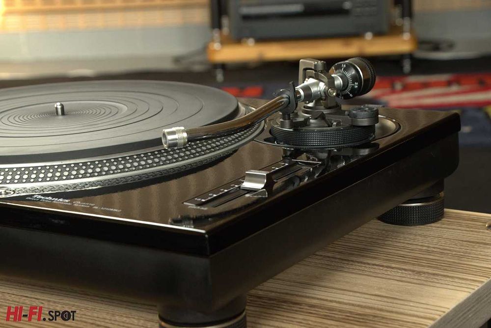 Technics SL1210 MK2 (custom black piano)