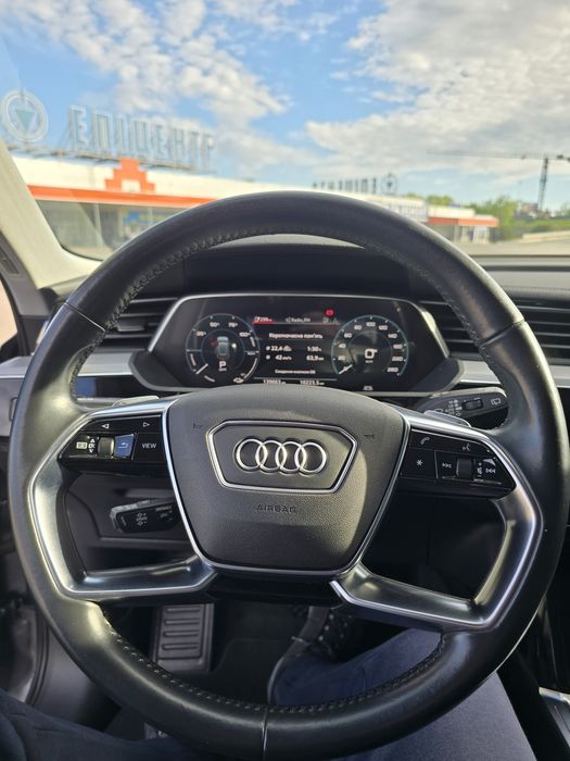 Продаж AUDI e-tron 55 Quattro / 95 кВт / Full-Led digital Matrix
2020