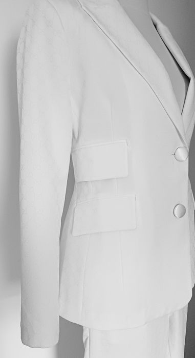 Garnitur damski biały elegancki