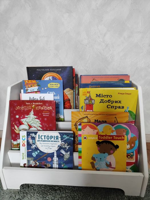 Книжкова шафа полиця монтессорі