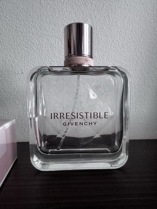 Pusta butelka i opakowanie po perfumach Givenchy