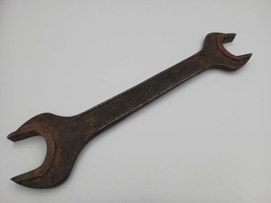 Duży płaski klucz z PRL 41 - 46 solidny