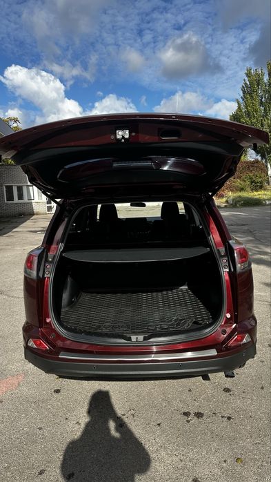 Toyota RAV4 2017 года