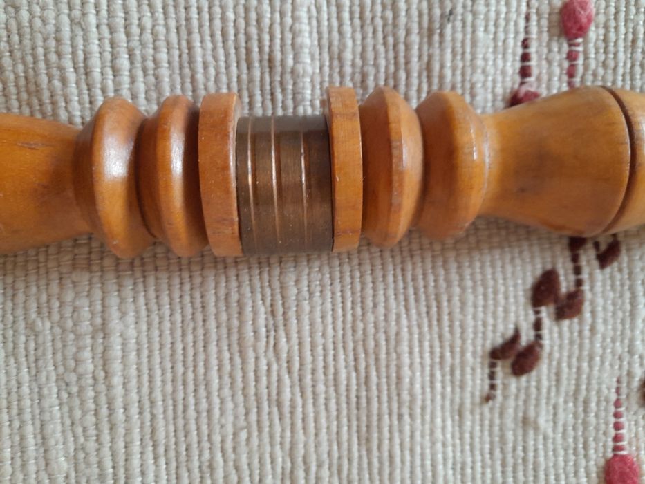 Lampa stojąca drewniana z elementami mosiądzu PRL-u