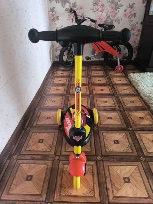 Дитячий електросамокат))