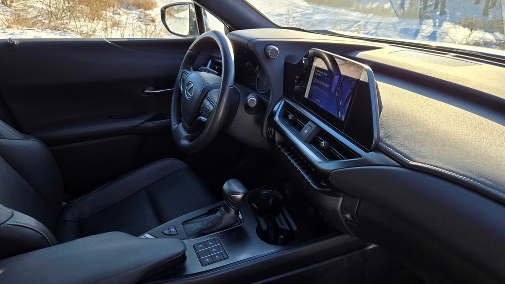 Lexus UX 250h AWD F Sport Design 2023 Гибрид пробег 7800км