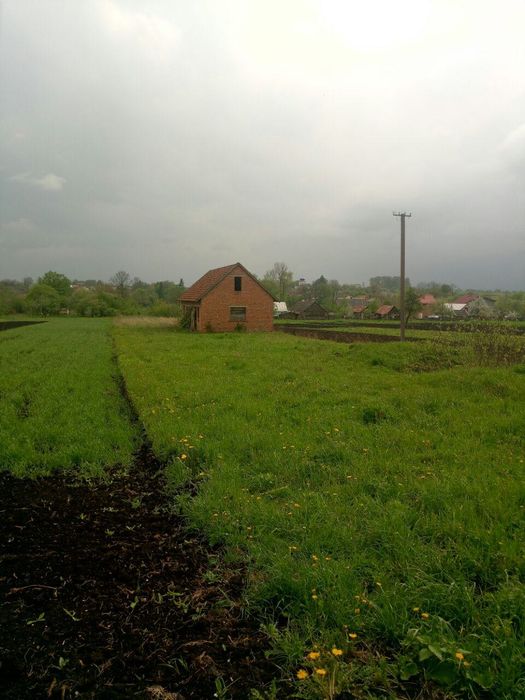 Мальовниче місце з електрикою, газом, водою та ідеальним доїздом